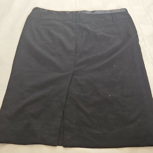 Zara Black Pencil Skirt Sleek Design - Picture 4 of 16